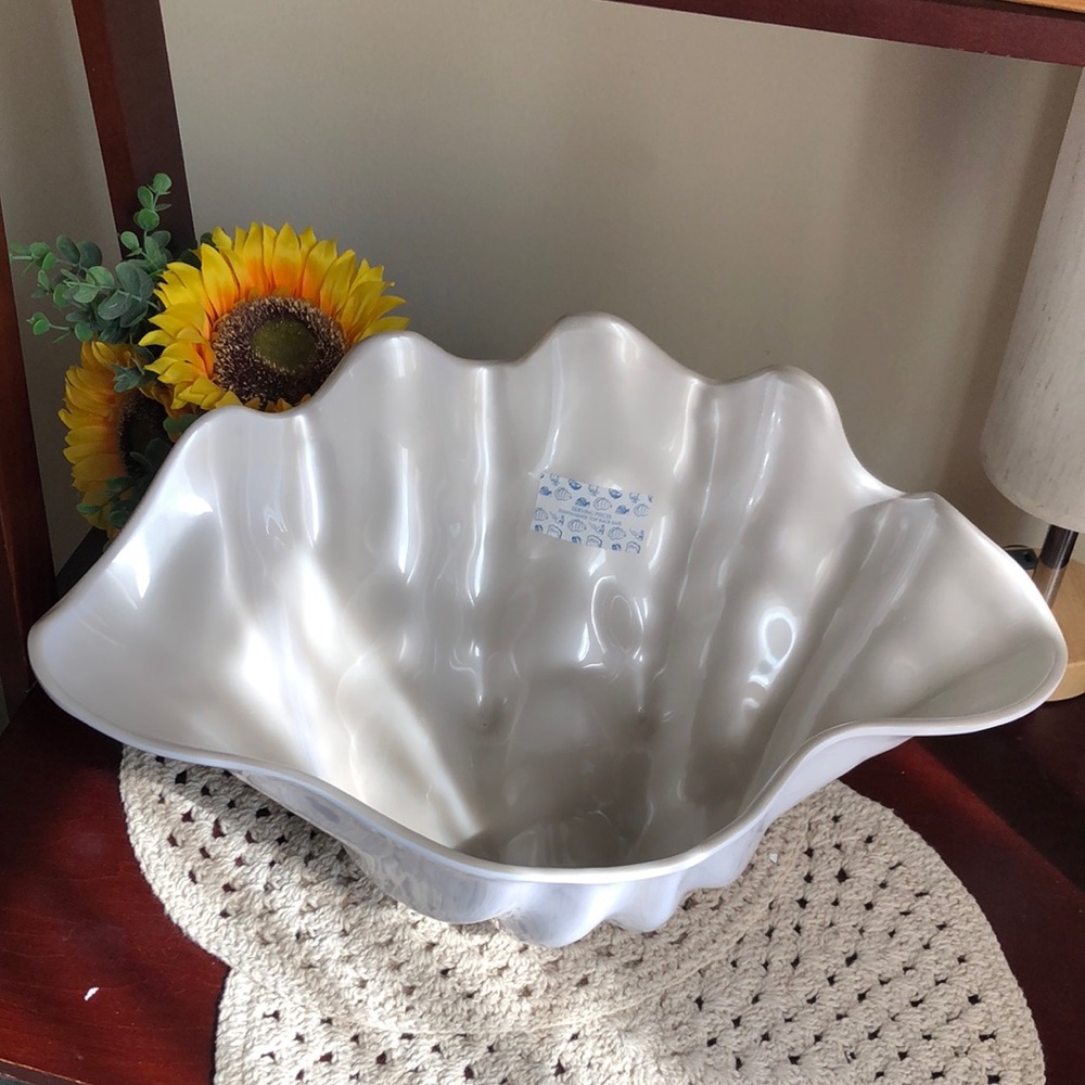 Clam Shell-Shaped Decorative Bowl - Pearl White